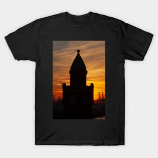 St. Pauli Landungsbrücken, Hamburg, dusk, afterglow T-Shirt